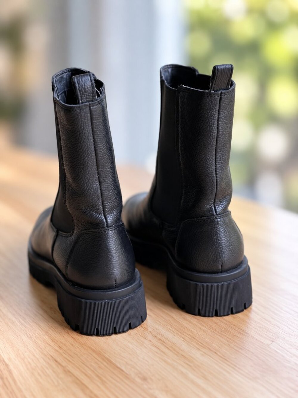 Gianni Bini Black Leather Chelsea Lug Boots Size 6.5 - Picture 3 of 12
